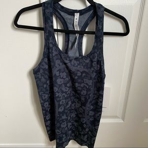 Lululemon Swiftly Tech Racerback 2.0 in Dappled Floral size 6